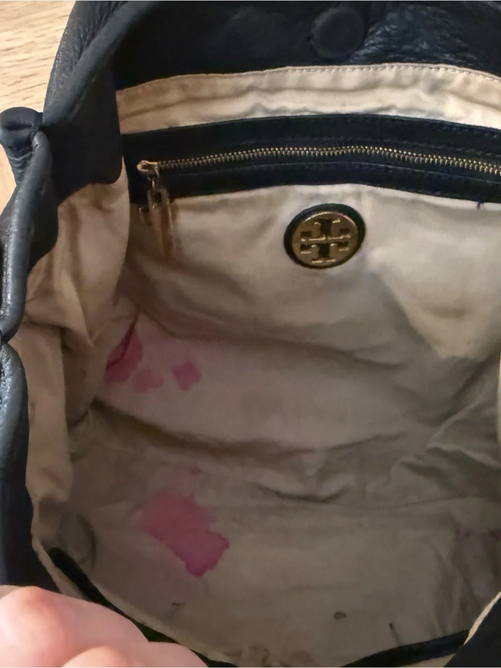 Tory Burch Amanda Hobo Bag Black Pebbled Leather Gold Logo Tote Handbag